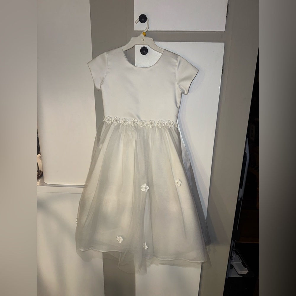 US ANGELS WHITE FLORAL COMMUNION DRESS W/ HEAD PEICE AND VEIL SIZE 8